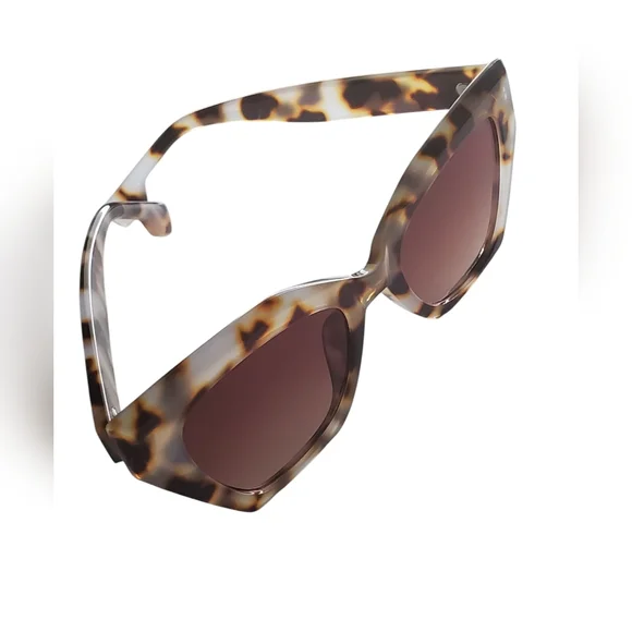Cat-Eye Animal Print Sunglasses - Picture 3 of 5
